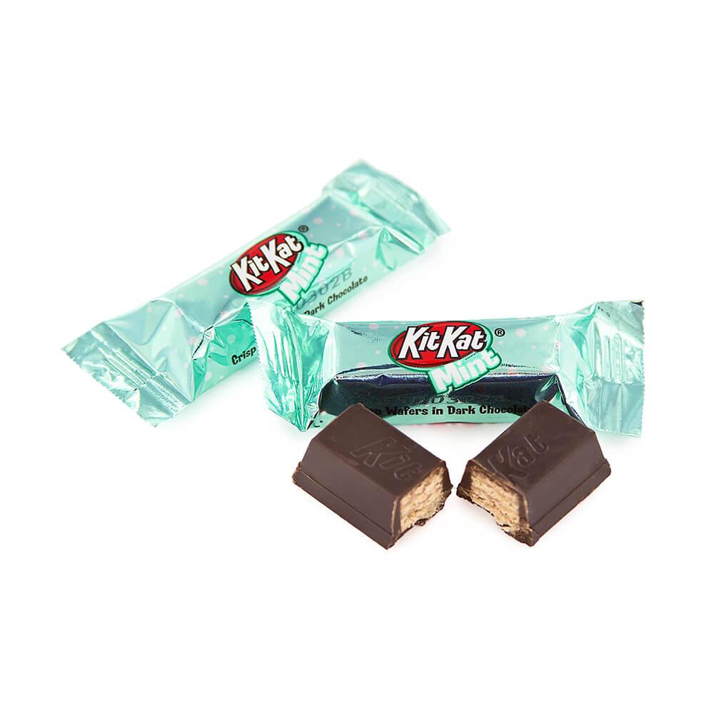 KITKAT Dark Chocolate Miniature Christmas Candy Bars (2 Pound Bag - Approx.  100 Count) 