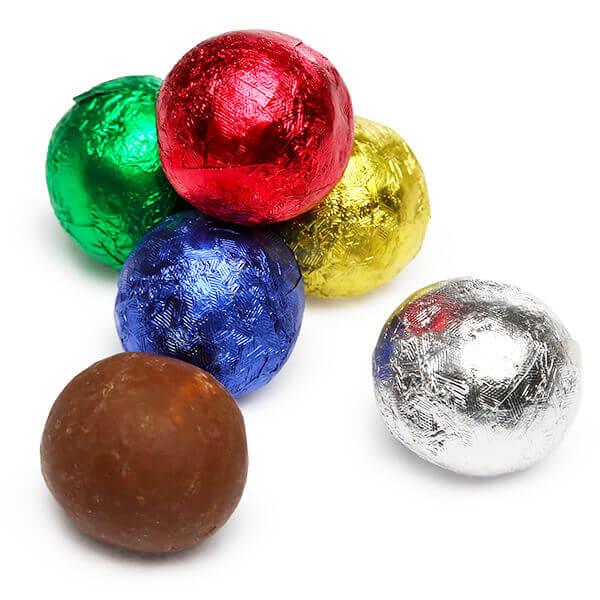 http://www.candywarehouse.com/cdn/shop/files/madelaine-christmas-foiled-crisp-chocolate-balls-5lb-bag-candy-warehouse-1.jpg?v=1689310729