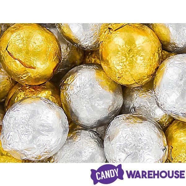 http://www.candywarehouse.com/cdn/shop/files/madelaine-silver-and-gold-foiled-milk-chocolate-balls-5lb-bag-candy-warehouse-2.jpg?v=1689313367